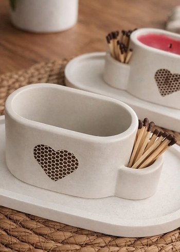 Kalpli Beyaz Mumluk ve Kırmızı Mum - Görsel 2