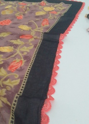 Çiçek Desenli Püsküllü Kadın Fular - Görsel 4