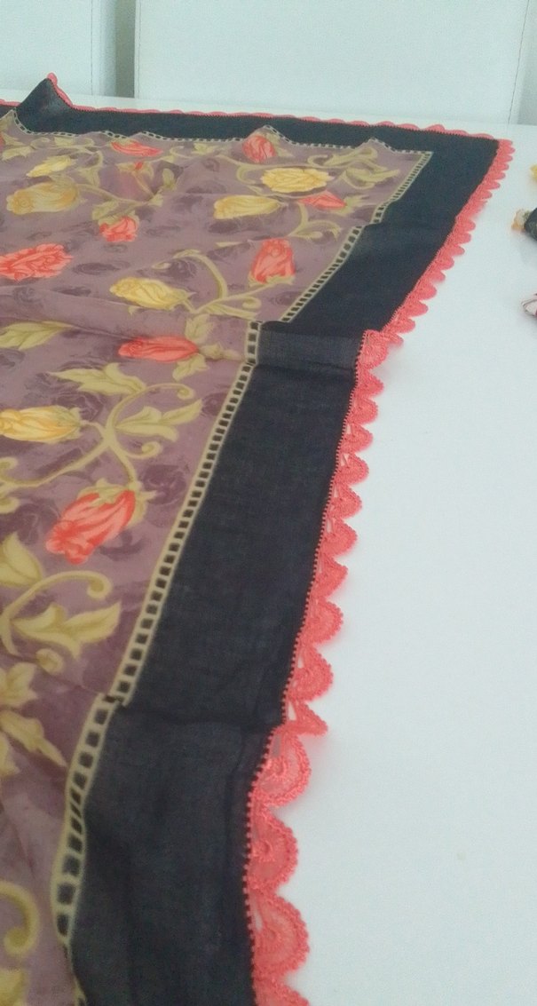 Çiçek Desenli Püsküllü Kadın Fular - Görsel 4