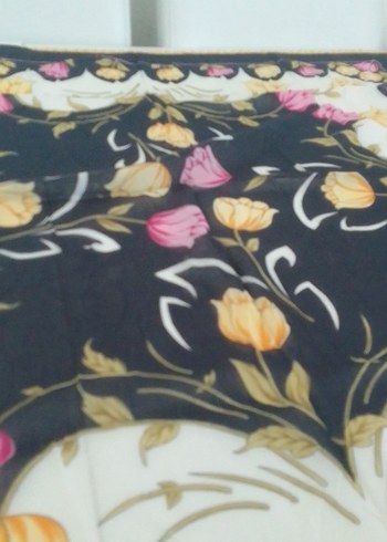 Çiçek Desenli Fırfırlı Kadın Şal - Görsel 3