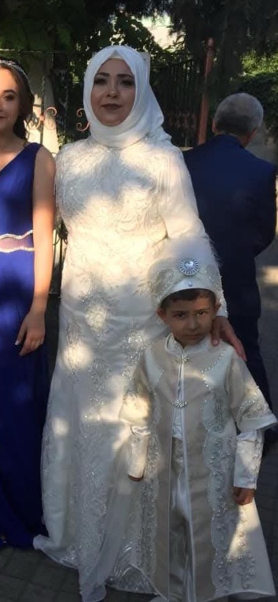 Uzun Kollu V Yakalı Beyaz Düz Kesim Gelinlik - Görsel 3