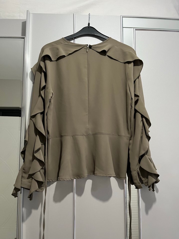 Bej Uzun Kollu Fırfırlı Bluz - Görsel 2