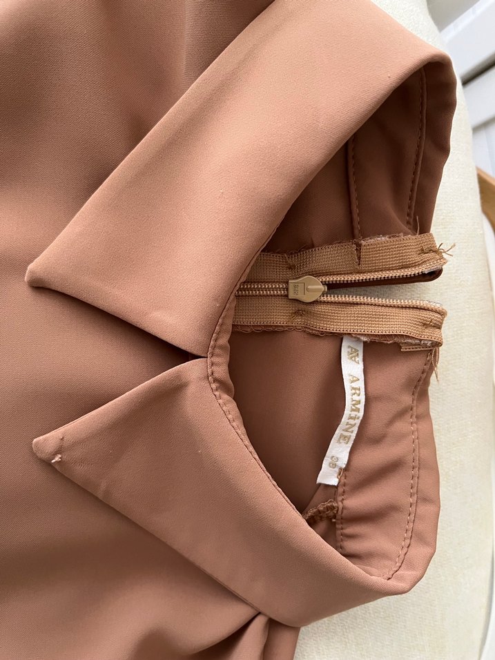 Bej Uzun Kollu Drapeli Uzun Elbise - Görsel 4