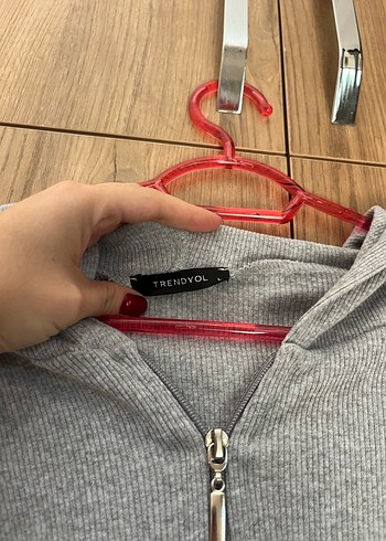 Trendyol & Milla Gri Fermuarlı Kapüşonlu Kadın Sweatshirt