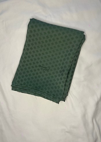 Armine Kadın Pliseli Yeşil Saten Şal