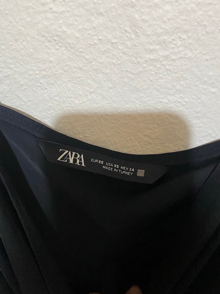 Zara Siyah Askılı Yırtmaçlı Uzun Elbise - Görsel 3