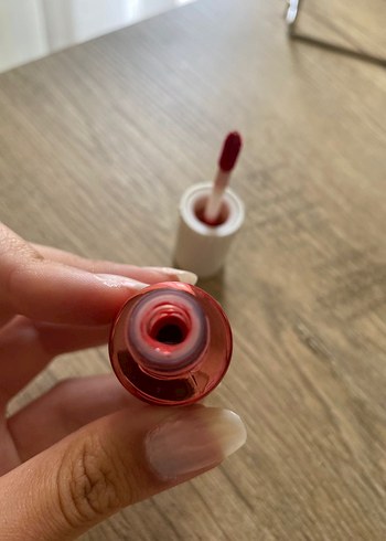 Beden Renk Benefit Flora Tint