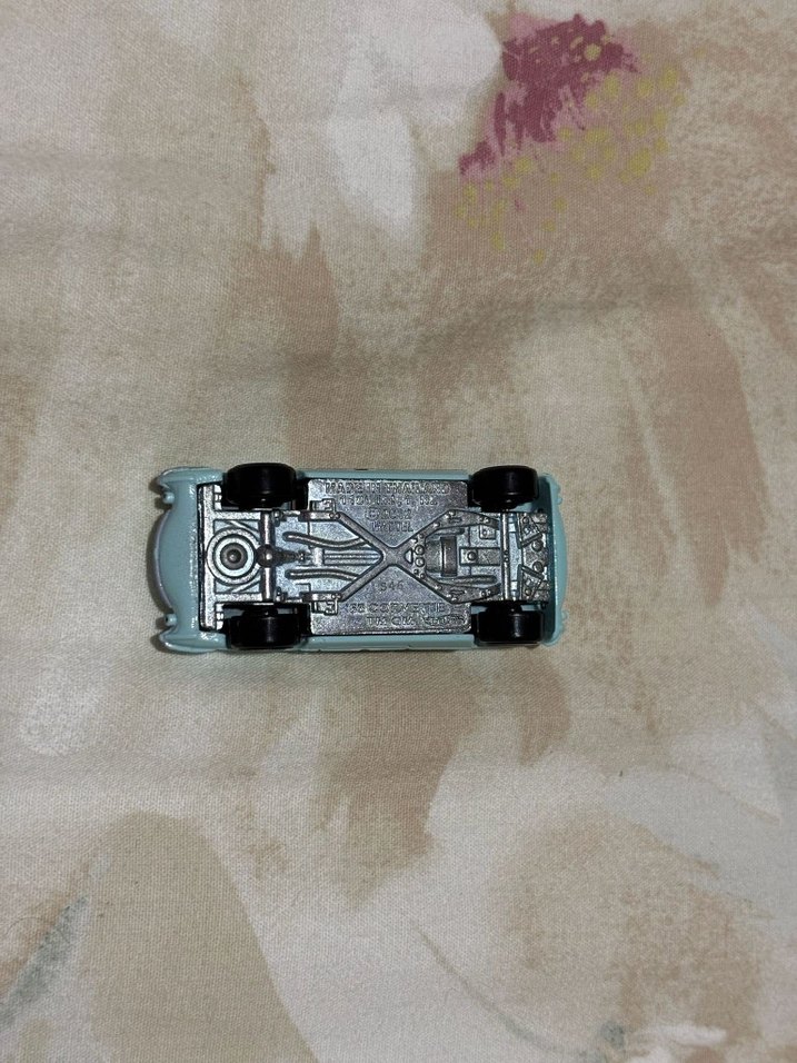 Hot wheels Oyuncak Araba sadece bir yerinde boya silinik - Görsel 3