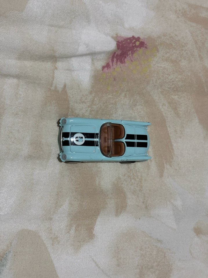 Hot wheels Oyuncak Araba sadece bir yerinde boya silinik - Görsel 2