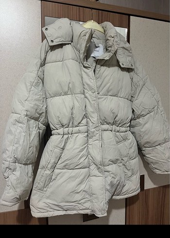 BERSHKA Beyaz Şişme Midi Şişme Mont - Görsel 2