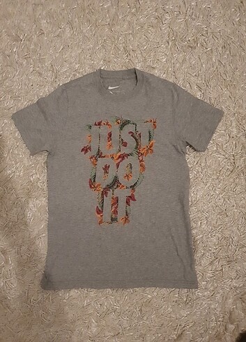 Nike tshirt 10/12