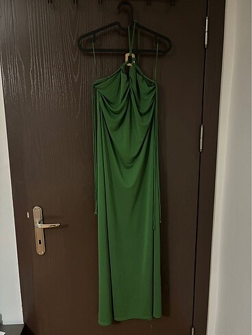 Sırtı açık Zara elbise