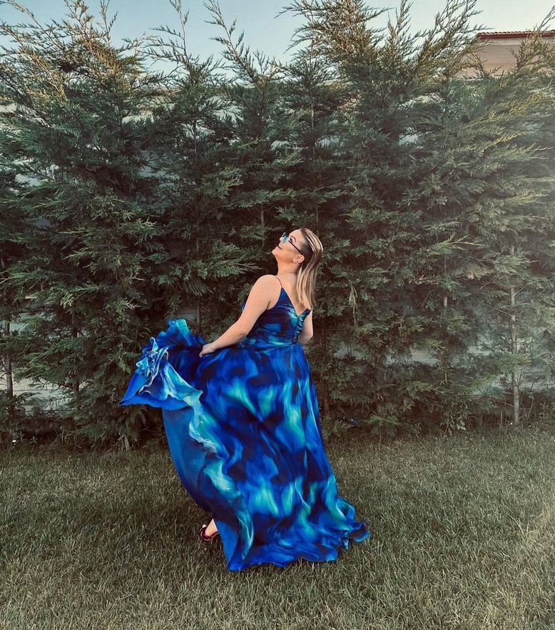 Uzun Drapeli Mavi Tie-Dye Straplez Abiye - Görsel 2