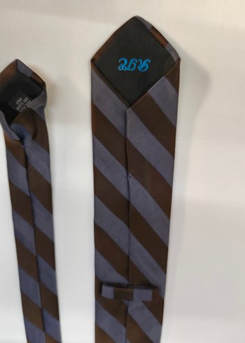 RTE KRAVAT
Kahverengi ve Gri Çizgili Erkek Kravat - Görsel 2