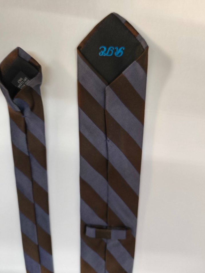 RTE KRAVAT
Kahverengi ve Gri Çizgili Erkek Kravat - Görsel 2