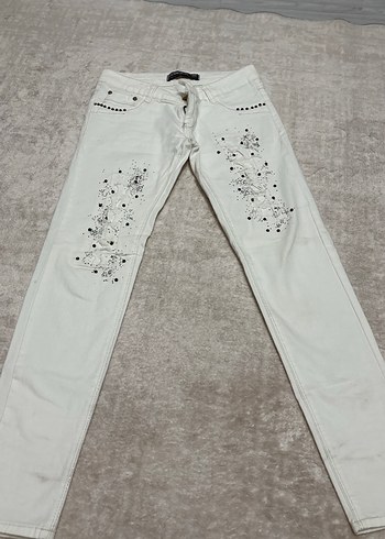 Beyaz Nakışlı ve Payetli Denim Kadın Pantolon