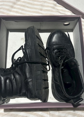 Siyah Deri Punk Tarzı Tokalı kadın Bot - Görsel 3