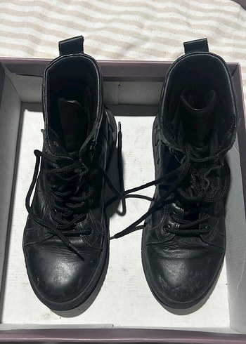 Siyah Deri Punk Tarzı Tokalı kadın Bot - Görsel 2