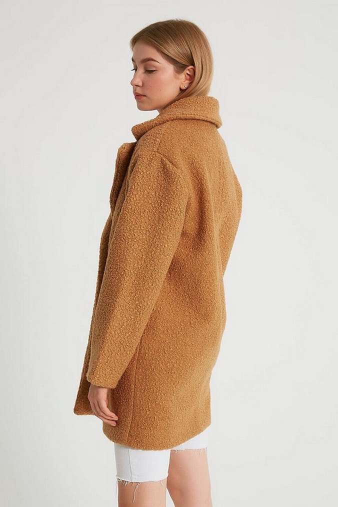 Bej Kürklü Kısa Kadın Kaban - Görsel 2