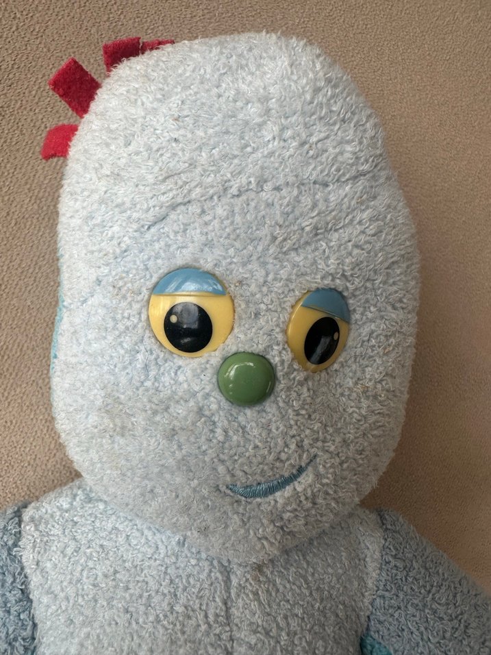 Gri ve Mavi Peluş Oyuncak Figür - Görsel 4