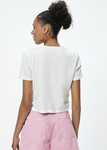Fiyonk Detaylı Beyaz Kadın Kısa Kollu Tişört - Görsel 3