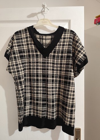 V Yaka Gri Kareli Kadın Süveter - Görsel 2