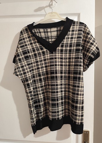 V Yaka Gri Kareli Kadın Süveter - Görsel 3