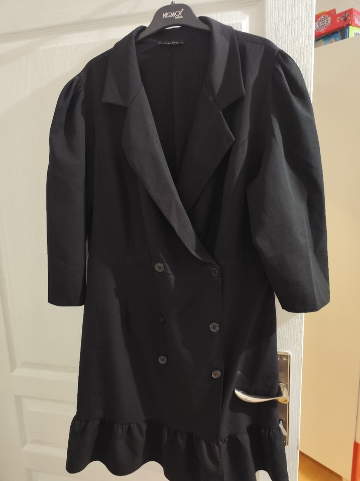 Düğmeli Siyah Mini İş Elbisesi - Görsel 3