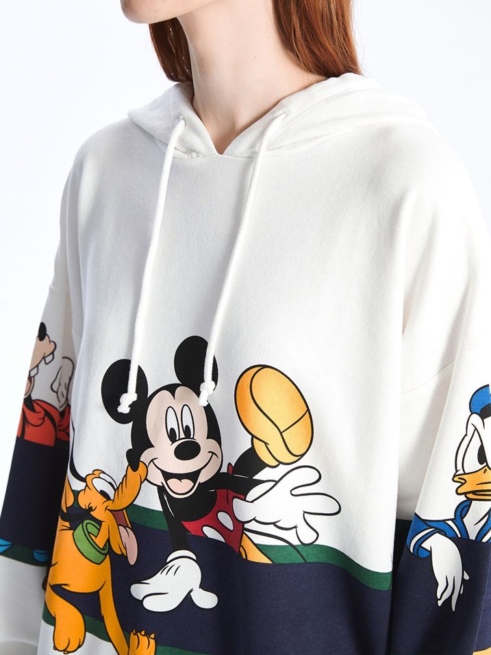 Kadın Beyaz Kapüşonlu Mickey Baskılı Sweatshirt - Görsel 3