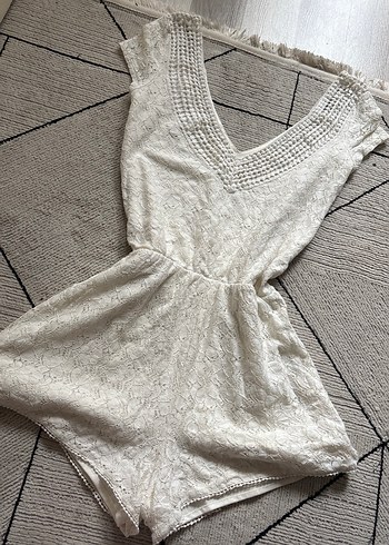 Dantel Detaylı V Yaka Beyaz Kısa Tulum - Görsel 2