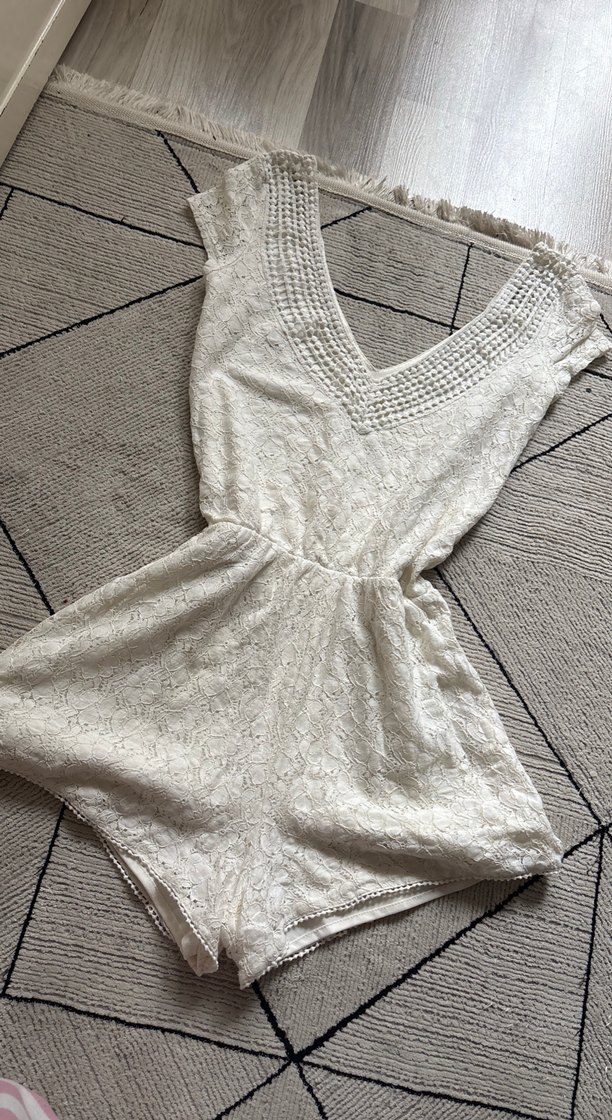 Dantel Detaylı V Yaka Beyaz Kısa Tulum - Görsel 2
