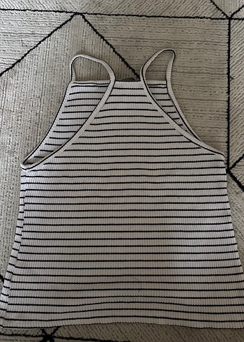 Çizgili Yüksek Yakalı Kolsuz Crop Top - Görsel 2