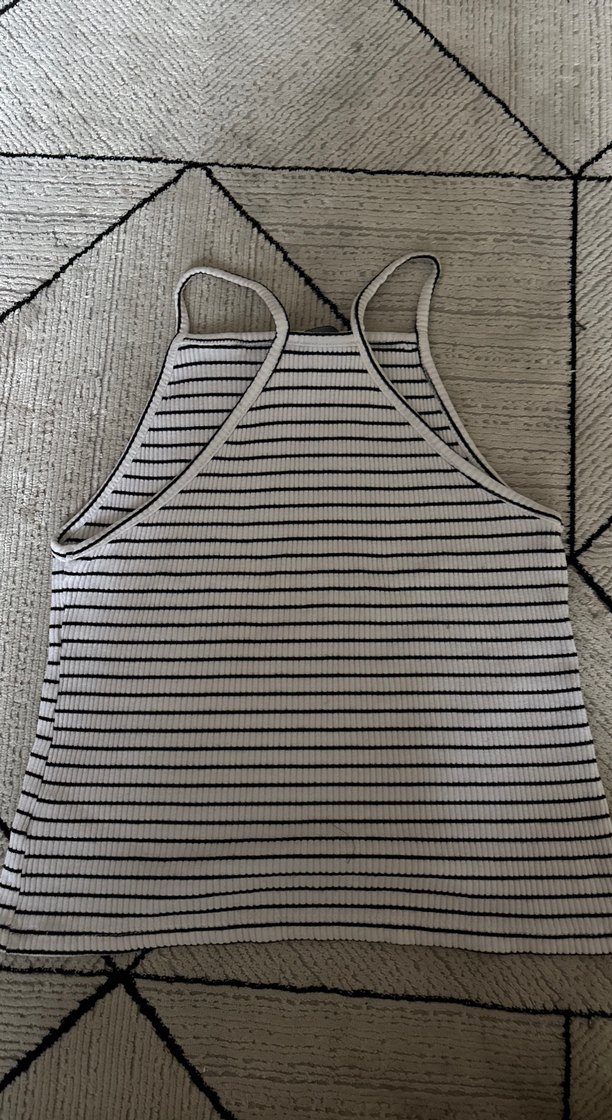 Çizgili Yüksek Yakalı Kolsuz Crop Top - Görsel 2