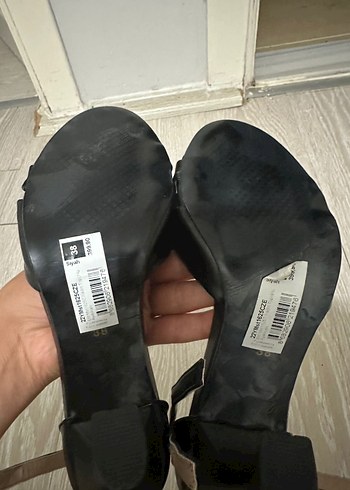 Diğer Siyah Tokalı İnce Topuklu Kadın Ayakkabı
