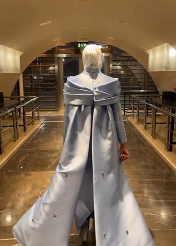 Uzun Kollu, İşlemeli Mavi tesettur Straplez detaylı Abiye Elbise - Görsel 7