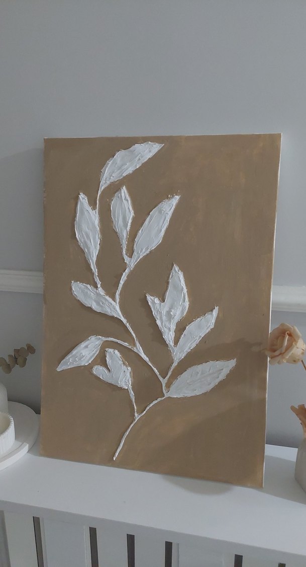 Bej Zemin Üzerinde Beyaz Yaprak Desenli Tablo - Görsel 2