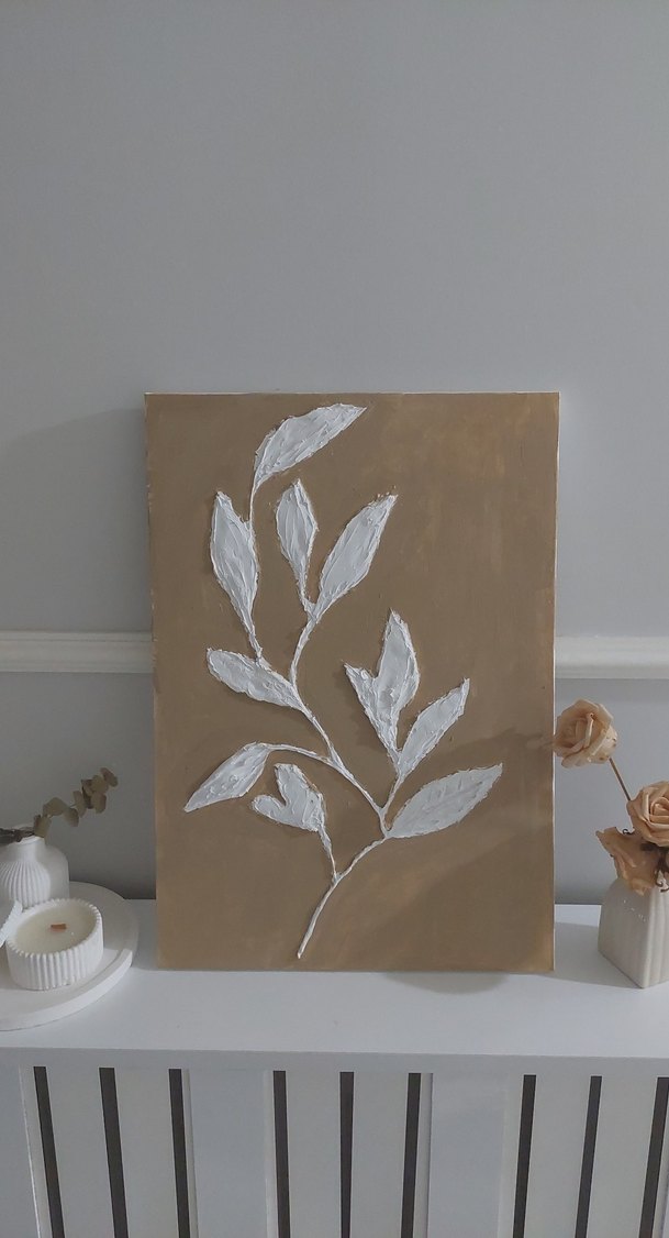Bej Zemin Üzerinde Beyaz Yaprak Desenli Tablo - Görsel 3