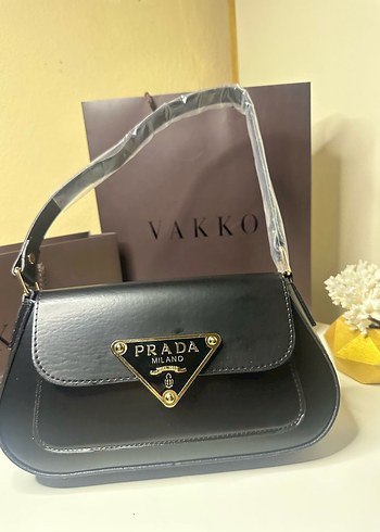Prada Prada Siyah Deri Kadın Omuz Çantası