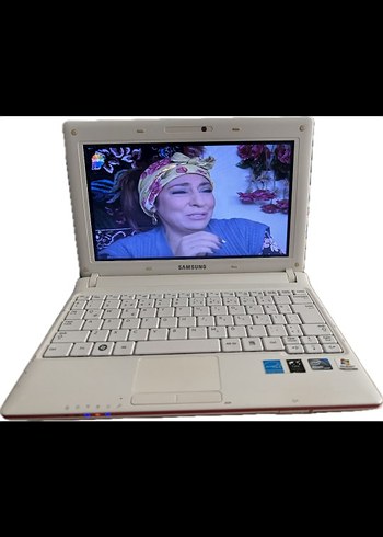 Pembe Samsung Dizüstü Bilgisayar - Görsel 3