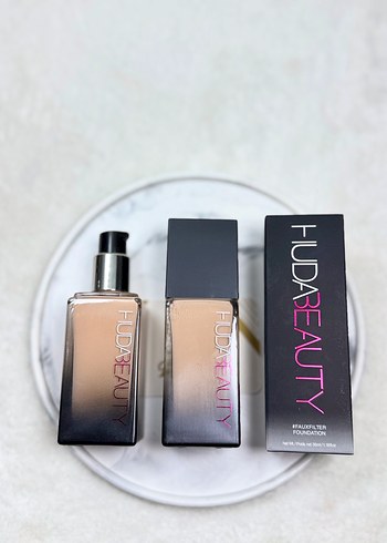 Huda Beauty Likit Fondöten - Koyu Bej
