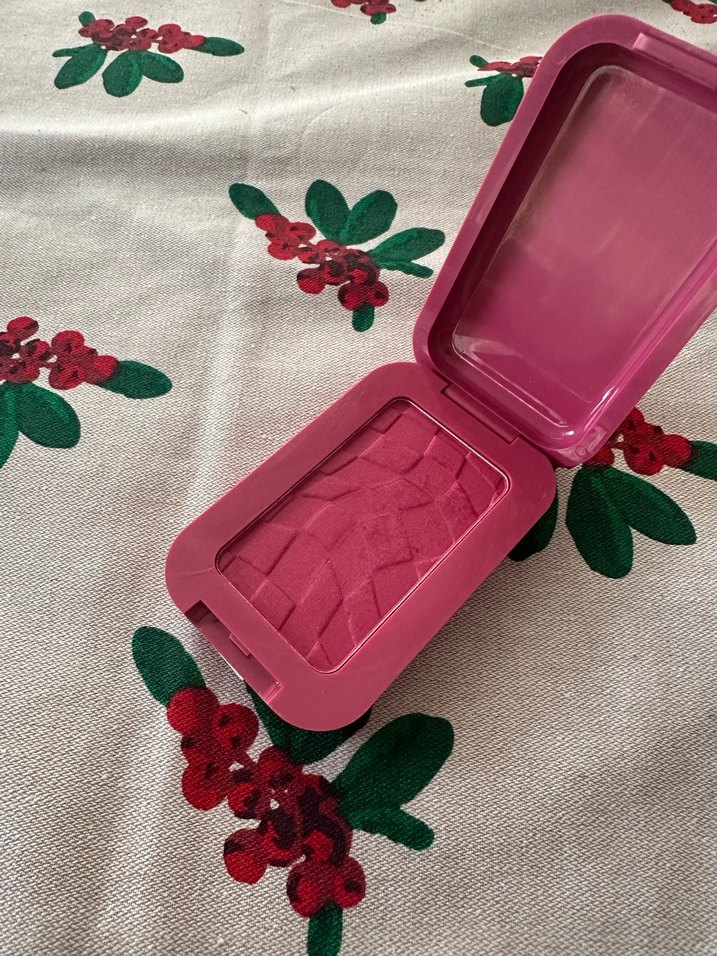 NYX Buttermelt Parlak Pembe Allık - Görsel 2