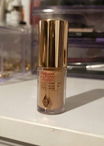 Diğer Charlotte Tilbury Hollywood Flawless Filtre Kapatıcı