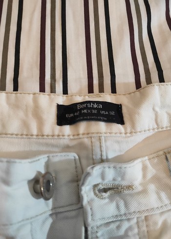 Bershka Erkek Beyaz Pamuklu Rahat Kesim Şort - Görsel 3