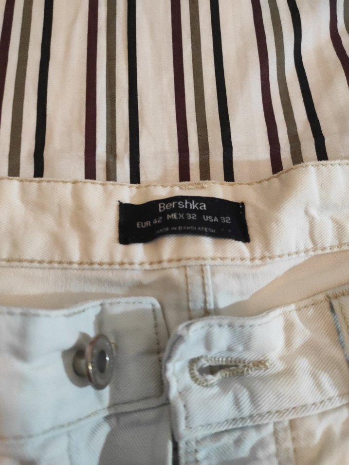 Bershka Erkek Beyaz Pamuklu Rahat Kesim Şort - Görsel 3