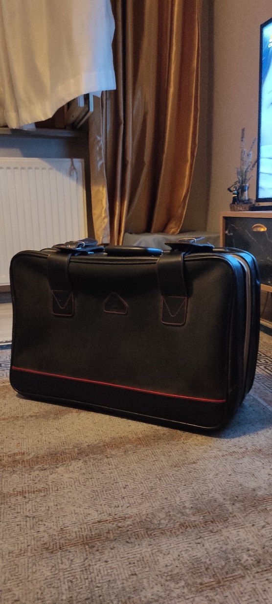 Kemerli Siyah Erkek Valizi - Görsel 2