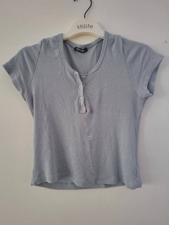 Kadın Gri Kısa Kollu Düğmeli Tişört - Görsel 2