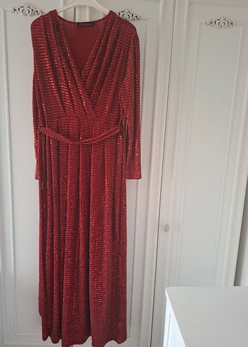 Kırmızı Parlak Uzun Abiye Elbise Kadın - Görsel 2