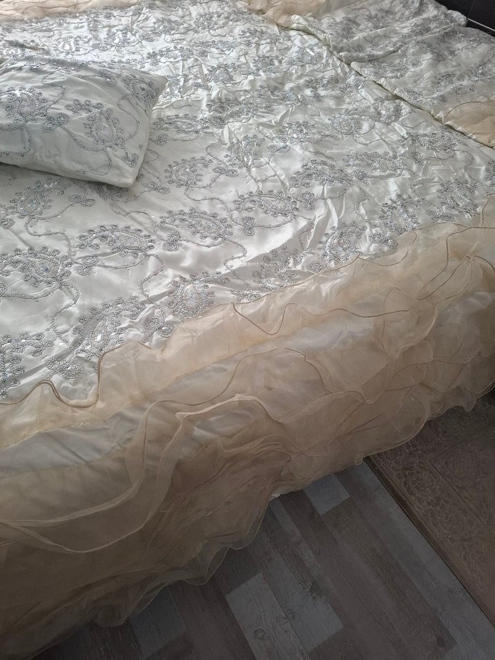 Bej Desenli Yatak Örtüsü - Görsel 3