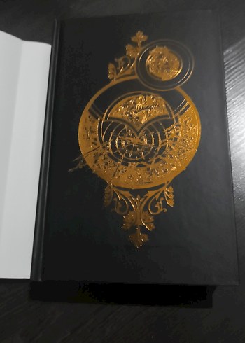 Medusanın Ölüm Kumları 1. kitap Ciltli