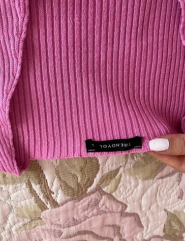 l Beden TRENDYOLMİLLA PEMBE HIRKA TAKIM